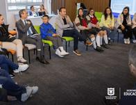 Bogotá abre el debate sobre el uso de celulares en las aulas y otros espacios en colegios ¡Inician los Foros Educativos Locales!  