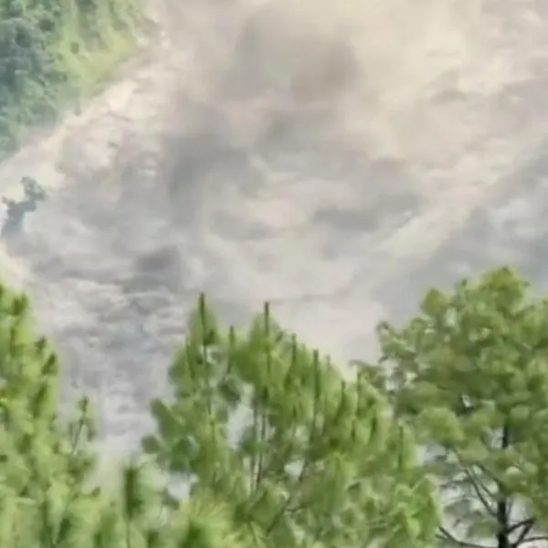 Conozca los detalles de la megainundación en la frontera de Nepal y China tras un terremoto, que deja 16 muertos y cientos de desaparecidos.