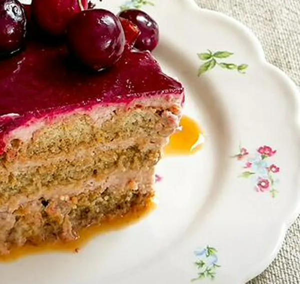 Tiramisú de cereza fácil y cremoso: receta sin horno