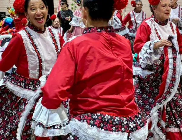 Bogotá celebra el Mes Mayor y reconoce la experiencia y vitalidad de sus adultos mayores en Los Mártires 