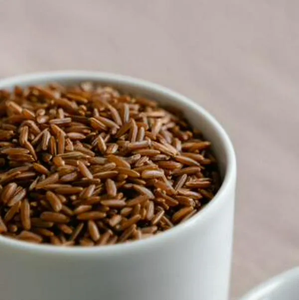¿Cuál es la diferencia entre arroz integral, glutinoso, blanco largo y cómo cocinarlos?
