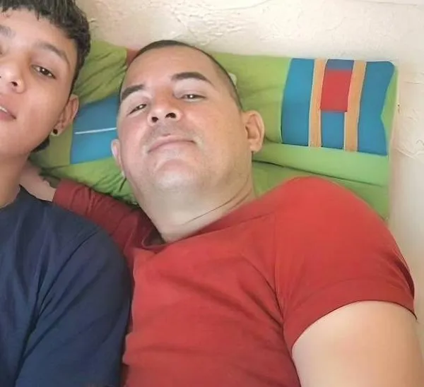 Los alcanzaron en la vía y los mataron