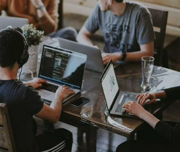 Estas profesiones garantizan mejores salarios: varias están relacionadas con tecnología