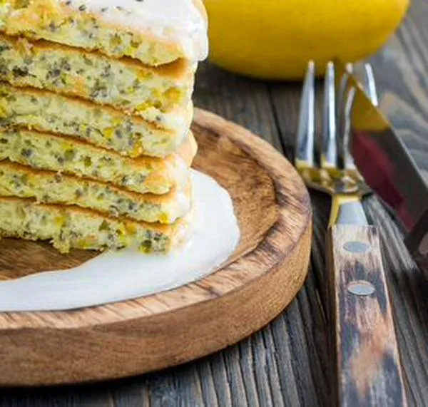 “Pancakes” de yogur griego, limón y amapola: receta fácil y saludable