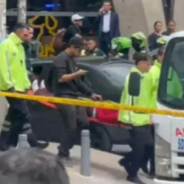 Investigan la muerte de un adulto mayor que habría caído desde el piso 11 del Centro Felicidad de Chapinero, frente al centro comercial Andino en Bogotá.