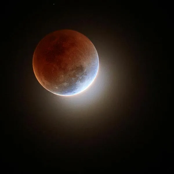 Así se ve eclipse lunar en Colombia y primeras imágenes del fenómeno