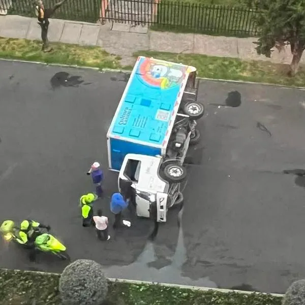 Accidente en Bogotá hoy entre una ruta escolar y una ruta de perros.