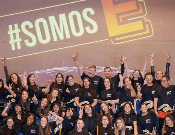 Atenea lanza 'Somos E', una comunidad creada para acompañar a jóvenes becados de Bogotá 