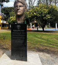 Una estatua en Modelia abre distintas miradas sobre la memoria de Miguel Uribe Turbay