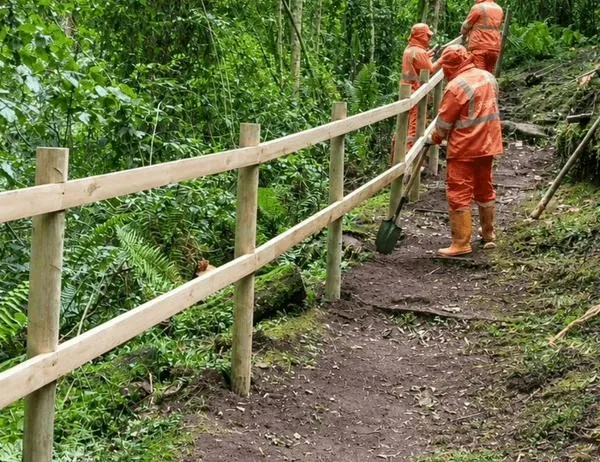 Sendero 12 Quebradas en Bogotá cuenta con nuevas barandas para mejorar la seguridad 
