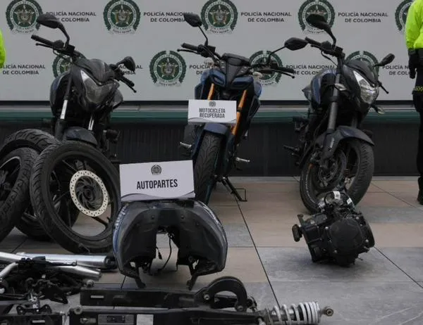 Golpe al hurto de vehículos y autopartes en Bogotá: dos capturados y tres motocicletas recuperadas 
