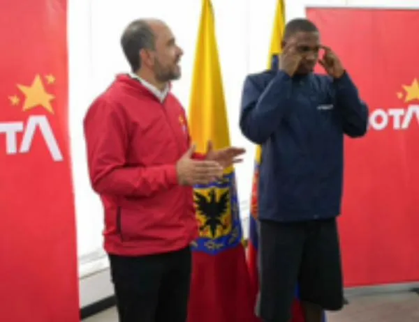 Ronal Longa, récord suramericano de los 100 metros planos, visitó el IDRD y compartió sus nuevos retos 