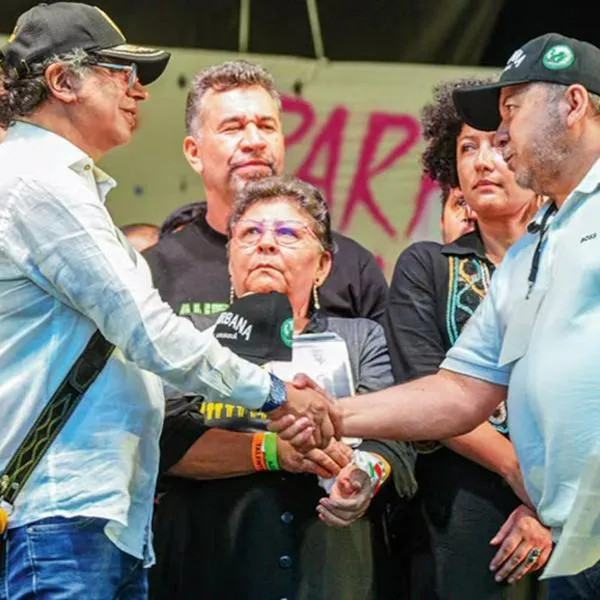 El gobierno de Abelardo De La Espriella dio por terminadas las mesas de diálogo de la Paz Total, reactivó extradiciones y eliminó Oficina del Comisionado. 