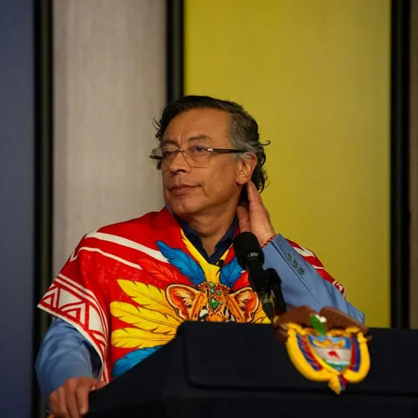 Petro se fue de Colombia, a menos de un mes de dejar el poder