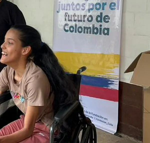 La silla de ruedas que cambió la vida de una joven que nunca ha podido caminar en Valle 
