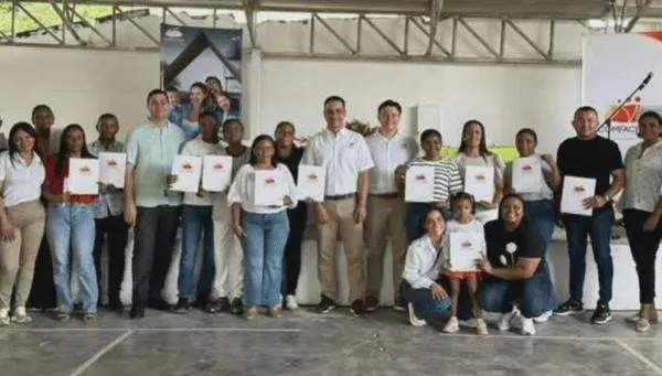 Entrega subsidios de Comfacesar para mejoramiento de vivienda en Guacoche