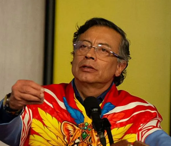 Grabaron a Gustavo Petro en México haciendo compras en lujosas tiendas
