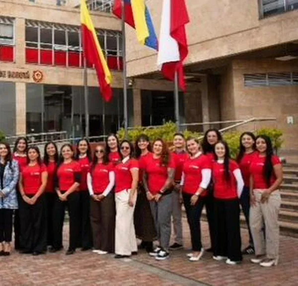 Después de 51 años, Bomberos Bogotá abre paso a una nueva generación de mujeres socorristas