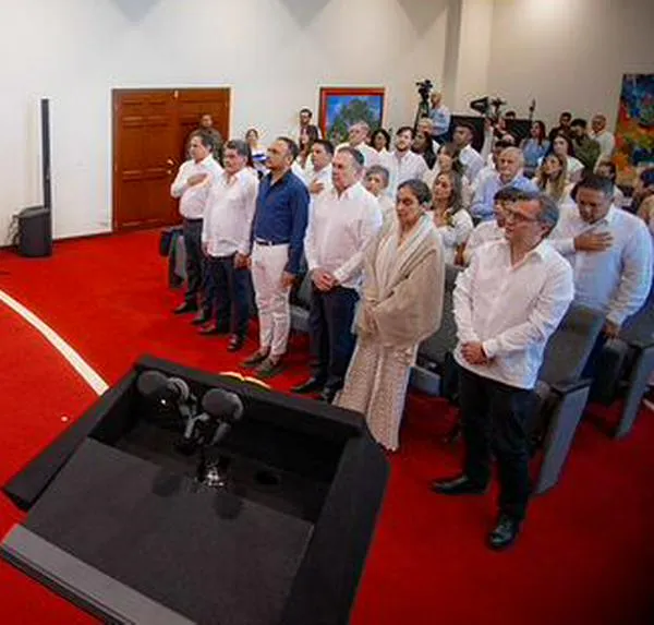 “Nadie puede poner en riesgo el derecho a elegir”: De la Espriella tras posesión de CNE