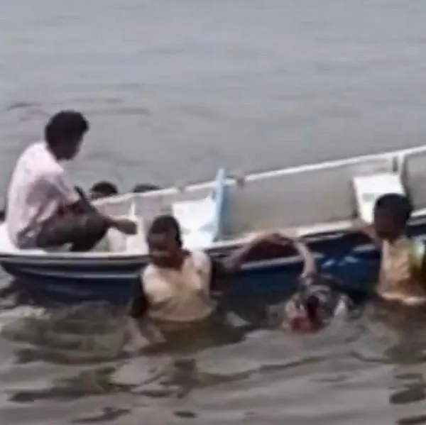 Estudiantes del Chocó casi se ahogan en Atrato en travesía para llegar a clases
