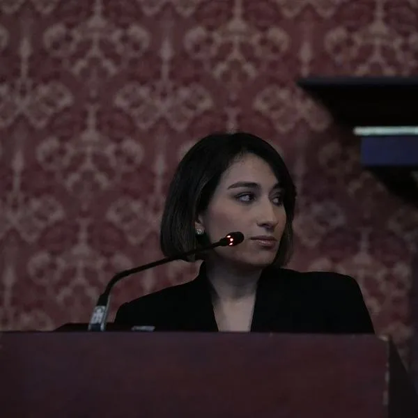 El testimonio de un capitán de la Policía es la prueba clave en la imputación contra Laura Sarabia por el polígrafo irregular a Marelbys Meza. 