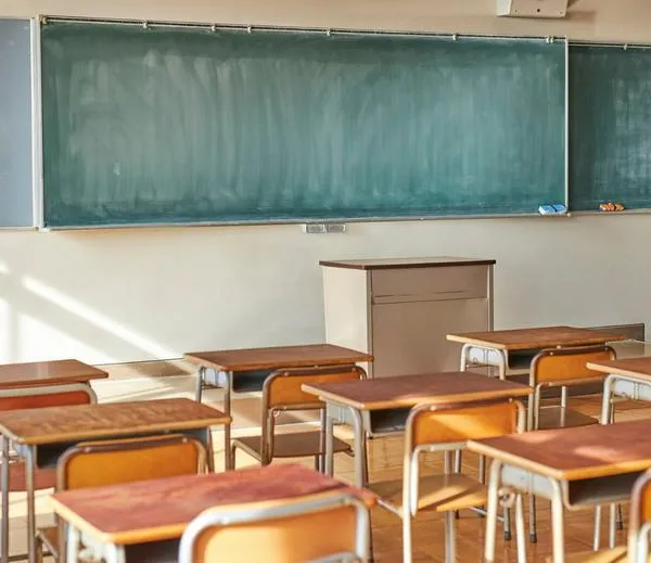 Bogotá prepara restricción al uso de celulares en colegios: así funcionaría