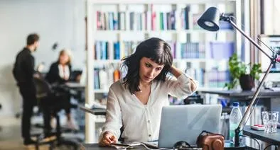 Empresas Mercedes Benz y otras quieren aumentar horas de trabajo a trabajadores