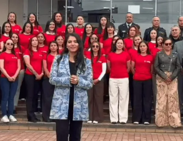 Después de 51 años, Bomberos de Bogotá posesiona a un grupo de mujeres bomberas 