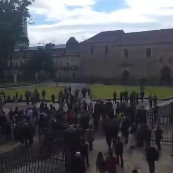Congreso hizo simulacro de evacuación hoy, una semana después no evacuar en temblor