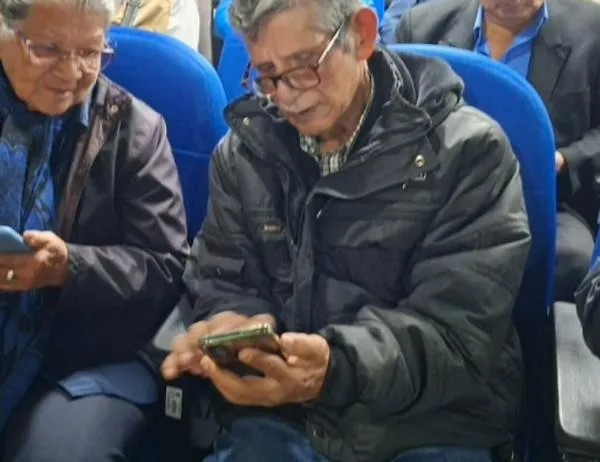 FONCEP fortalece la inclusión digital de pensionados y pensionadas con capacitación tecnológica en Bogotá 