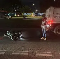 Así se vio el accidente en la avenida Boyacá de Bogotá, en el que un motociclista murió en un choque con un camión de la basura