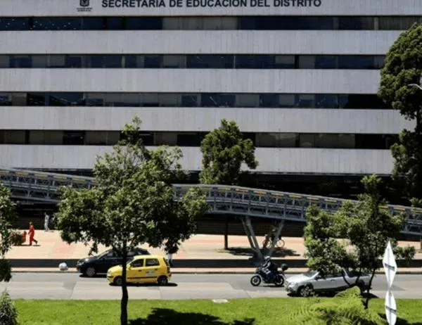 Conoce el proyecto que propone nuevas reglas para el uso de celulares en los colegios de Bogotá ¡Puedes participar en su definición! 