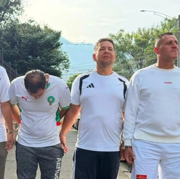Cinco integrantes de una banda de apartamenteros que se disfrazaban de enfermeros para robar más de 150 millones de pesos en Medellín y Envigado. 