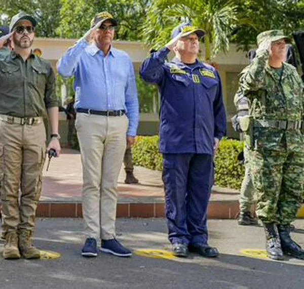 Ordenan a De la Espriella suspender bombardeos en zonas donde pueda haber menores de edad