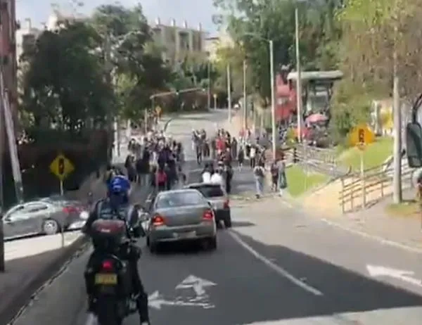 Manifestación en la carrera Tercera con calle 26: movilidad en Bogotá y rutas de TransMilenio 3 de septiembre  