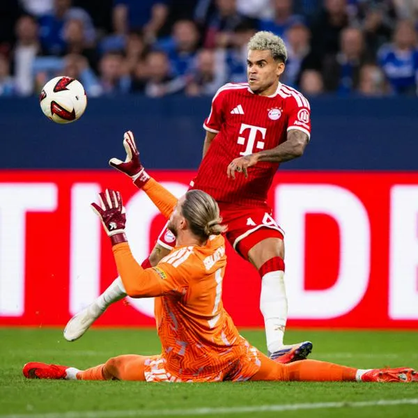 Luis Díaz falló gol con Bayern Múnich ante Schalke y recibió críticas: video acá