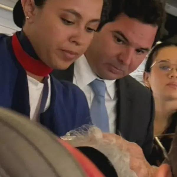 Vuelo Bogotá Barranquilla, retrasado por termo de senador que le pegó a abuela