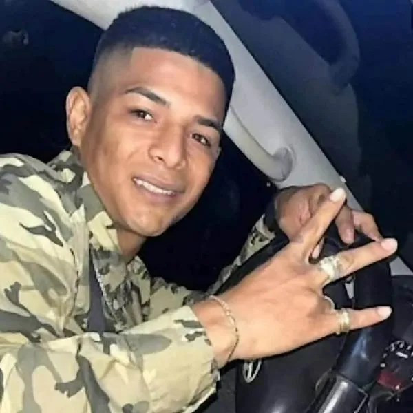 Exmindefensa de gobierno Petro se colgó medalla por muerte de 'Bendito menor'