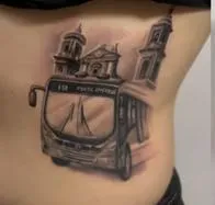 Mujer que se 'casó' con un TransMilenio sorprendió al hacerse tatuaje del bus