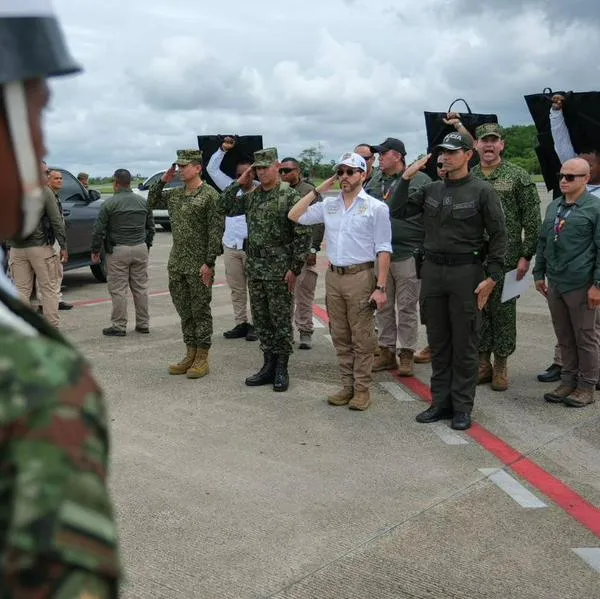 Presidente De la Espriella llega a Quibdó con 10 grandes empresarios para oficializar donación de 2 billones El encuentro se realiza en comando de Policía.