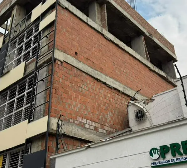 Entre paredes en riesgo y pérdidas: así sobreviven dos negocios tras el terremoto en Cali