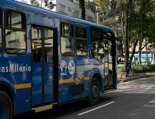 Desvíos en 25 rutas de TransMiZonal, una dual de TransMilenio y traslado de cinco paraderos por obras en calle 100 con carrera Séptima 