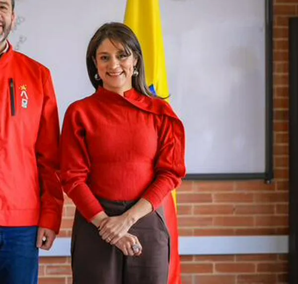 “No peleamos con la tecnología, le encontramos un propósito”: secretaria de Educación