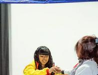 El arte y el teatro transforman las ferias de servicios en experiencias que conectan a Bogotá 