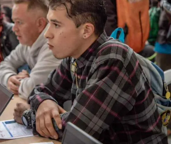 Ofrecen 1.452 empleos en Bogotá para jóvenes, profesionales y mayores de 50