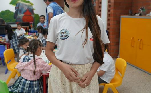 La profesora de robótica que les enseña a los niños del Guaviare a soñar con la paz