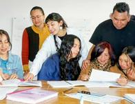 Jóvenes y personas mayores transforman sus vidas en Bogotá, a través del inglés 