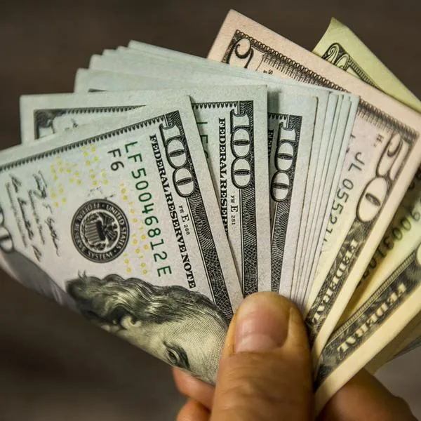 Dólar arrancó con caída hoy y quedó al borde de 3.100; por qué sucedió