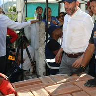 Corregimiento de La Buitrera recibe kits de materiales de construcción tras el sismo