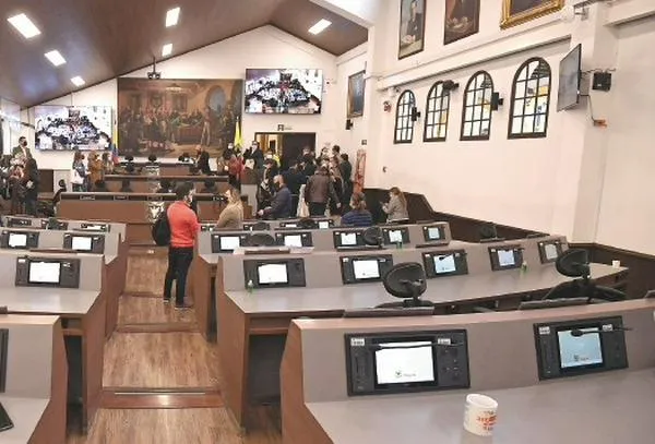 Reforma tributaria de Galán avanza pese a intento de archivo y reparos por el ICA